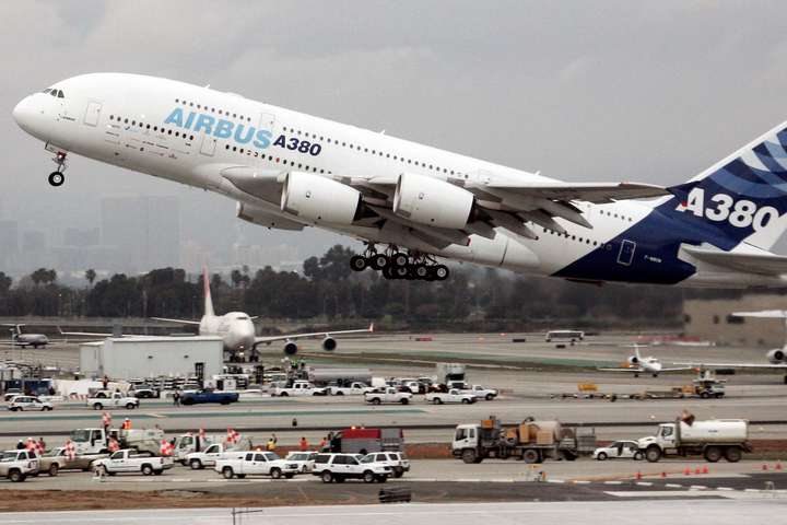 Airbus може зняти з виробництва найбільший у світі авіалайнер