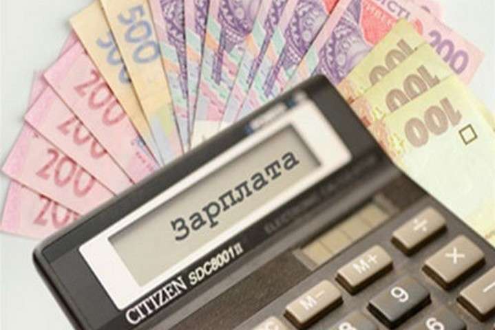 Держстат: середня заробітна плата в Україні за рік зросла майже на 40%