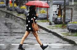 Сьогодні в Україні тепло, але дощитиме 