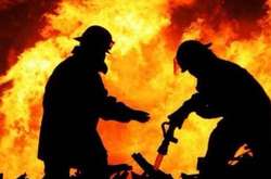 На Видубичах велика пожежа: горять МАФи (відео)