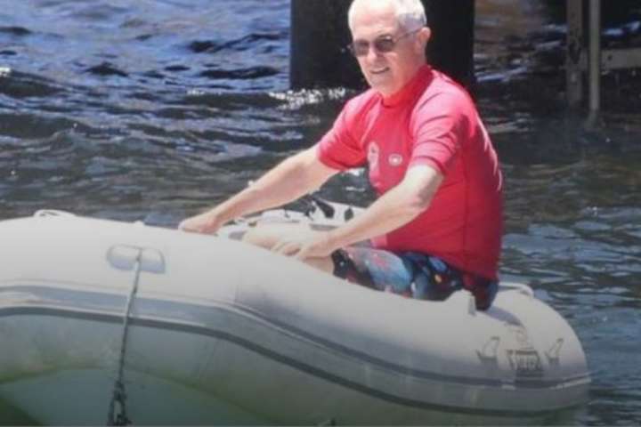 Прем’єра Австралії оштрафували через фото у човні без рятувального жилета