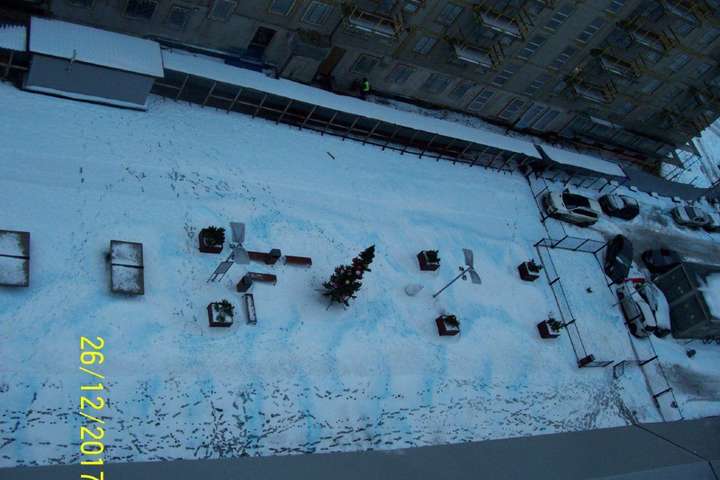 Стала відома причина появи синього снігу у Санкт-Петербурзі