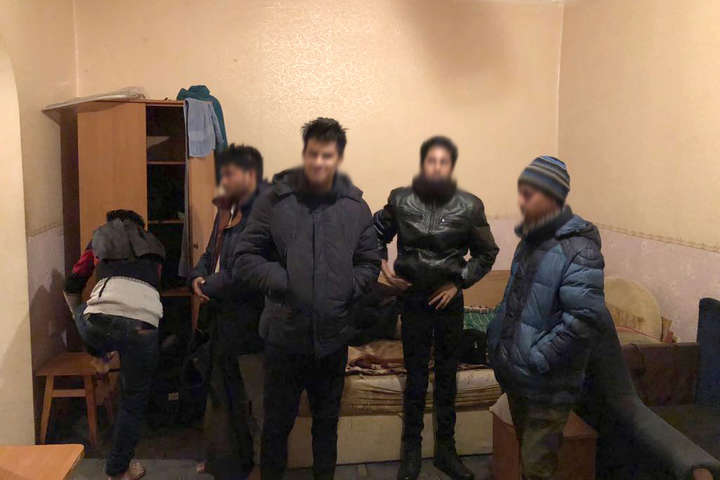 Нелегали з Бангладеш - В Одесі затримали дев’ятьох нелегалів з Бангладеш