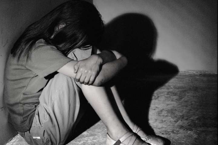 Нацполіція затримала чоловіка, який близько року ґвалтував неповнолітню доньку