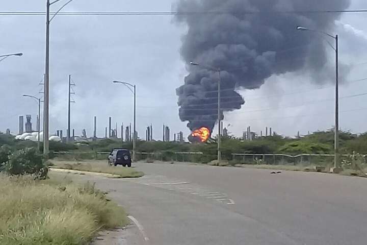 У Венесуелі сталася пожежа на найбільшому в країні нафтопереробному заводі
