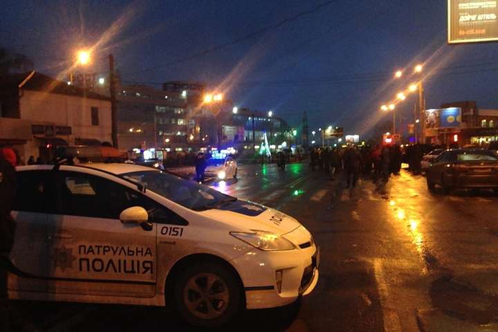 Захоплення пошти у Харкові: до будівлі із заручниками підійшли спецпризначенці