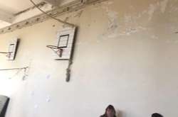 Учнів в окупованому Севастополі переводять в будівлю з грибком і тріщинами (фото)