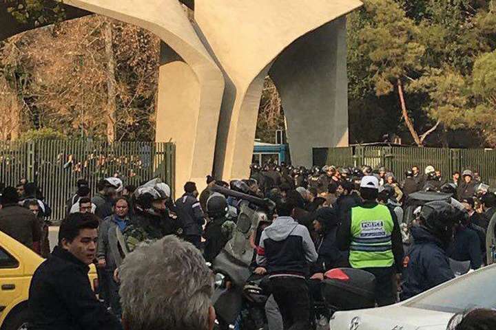 Наймасовіші за останні роки протести в Ірані: підбірка відео