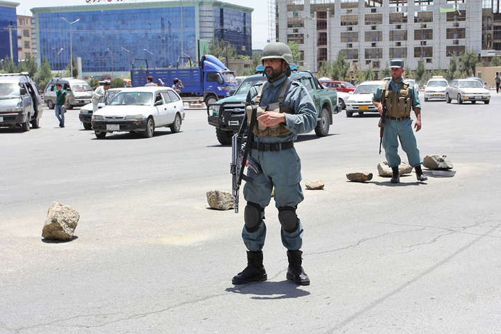 Смертник підірвався на похованні чиновника в Афганістані: 15 загиблих