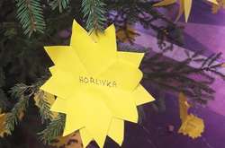 На ялинці у головному соборі Чехії вивісили назви окупованих міст на Донбасі