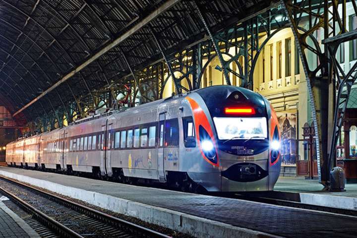 Понад 17 тисяч пасажирів зустрінуть Новий рік у потягах «Укрзалізниці»