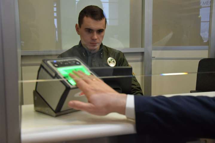 Біометричний контроль - Відсьогодні на кордоні України з Росією запрацював біометричний контроль