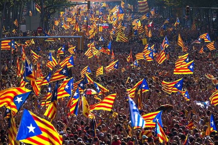 Іспанія оцінила у мільярд євро збитки від подій у Каталонії