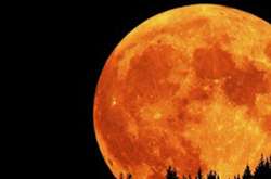 Цієї ночі українці зможуть спостерігати супермісяць