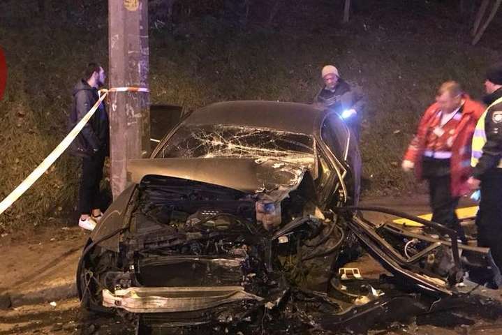 Лобове зіткнення автівок у Києві: четверо постраждалих