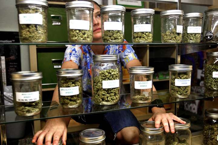 У Каліфорнії стартували офіційні продажі марихуани