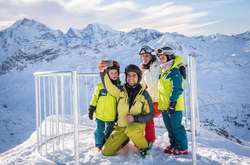 В Швейцарии придумали «клетку» для любителей селфи в горах (фото)