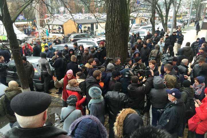 Вбивство юристки Ноздровської: біля поліції Київщини сталася сутичка
