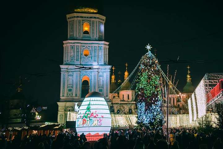 Новогодние празднования в центре Киева: появились яркие фото