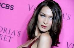 Фильтры или «уколы красоты»: Белла Хадид озадачила поклонников новым снимком