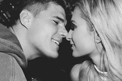 Скоро свадьба! Пэрис Хилтон похвасталась в сети обручальным кольцом