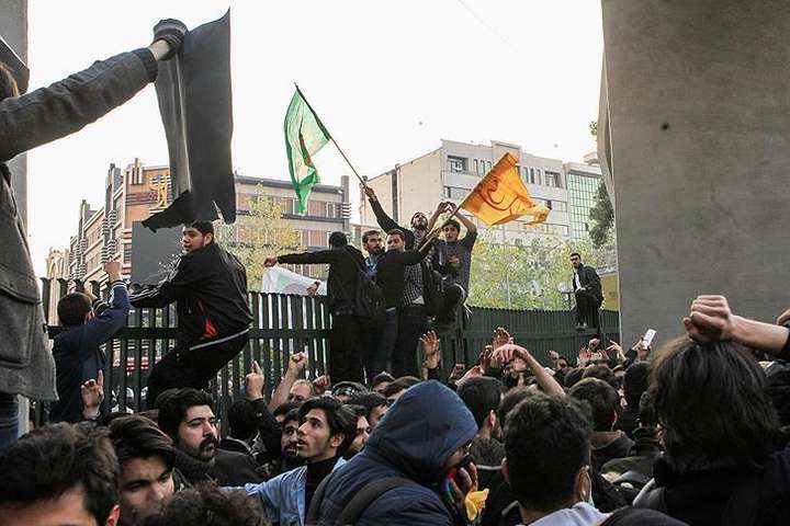 Кількість жертв протестів в Ірані зросла до 23