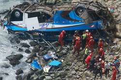 В Перу автобус зірвався у прірву: загинули понад 25 осіб