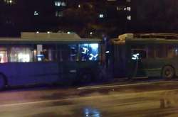 У столиці під час руху загорівся тролейбус