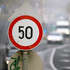 У населених пунктах рух транспортних засобів дозволяється із швидкістю не більше 50 км/год
