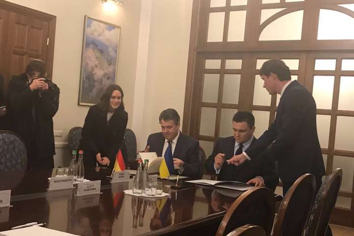 Україна і Німеччина домовились про діяльність сімей дипломатів