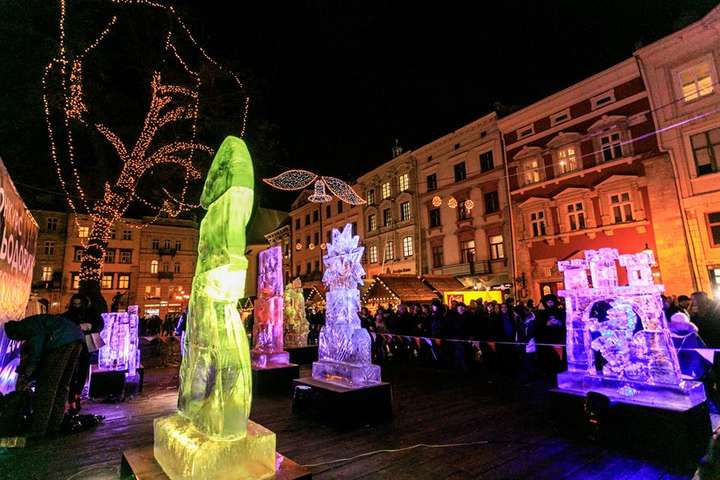 Выставка ледовых скульптур во Львове: опубликованы завораживающие фото