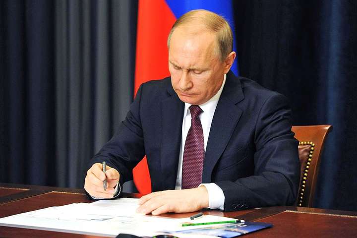 Путін ще на півроку обмежив транзит українських вантажів до Казахстану через РФ