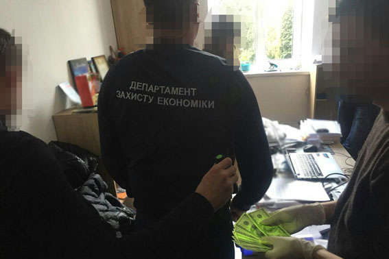 На Львівщині на хабарі затримали заступника одного з міських голів
