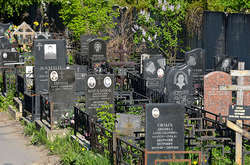 Жителів Мурманська привітали з Новим роком пропозицією купити надгробний пам'ятник