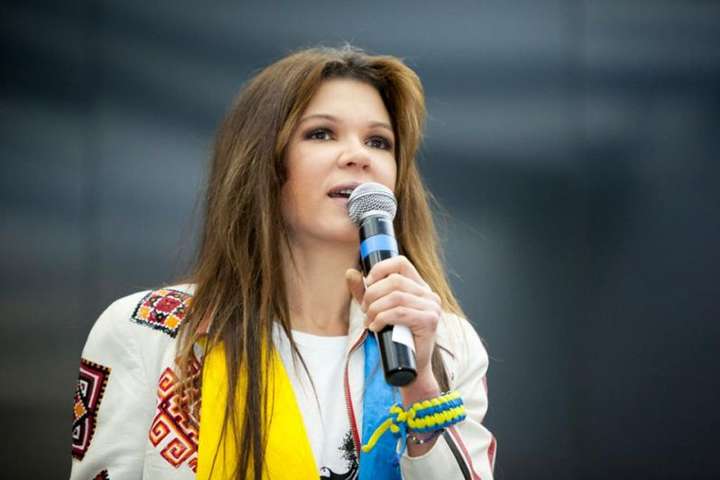 Співачка Руслана зізналася, що на її очах вбили охоронця Захарченка