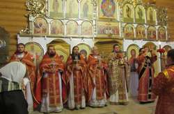 Скандал з попами, що відмовились відспівувати загиблу дитину: церковні тітушки побили протестувальників