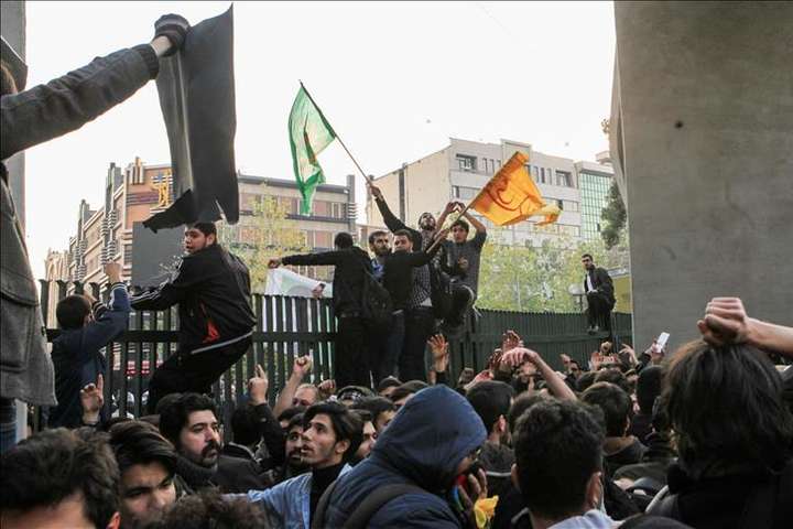 В Ірані під час протестів затримали щонайменше 90 студентів