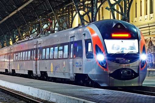 «Укрзалізниця» оголосила про додаткові рейси «Інтерсіті» на 9 січня