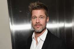 Не хватило денег на торгах: Брэду Питту не удалось посмотреть «Игру Престолов» в компании Эмилии Кларк