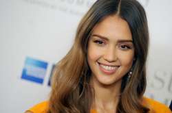 Джессика Альба показала, как выглядит после третьих родов