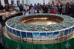 В Одесі пригощали 500-кілограмовим різдвяним калачем