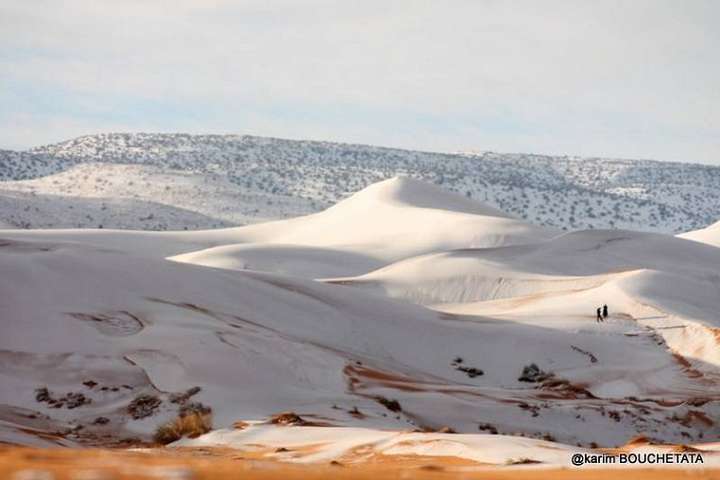 У пустелі Сахара випав сніг: вражаючі фото