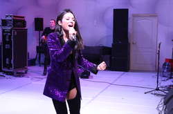 Злата Огневич презентовала новый хит на Софийской площади