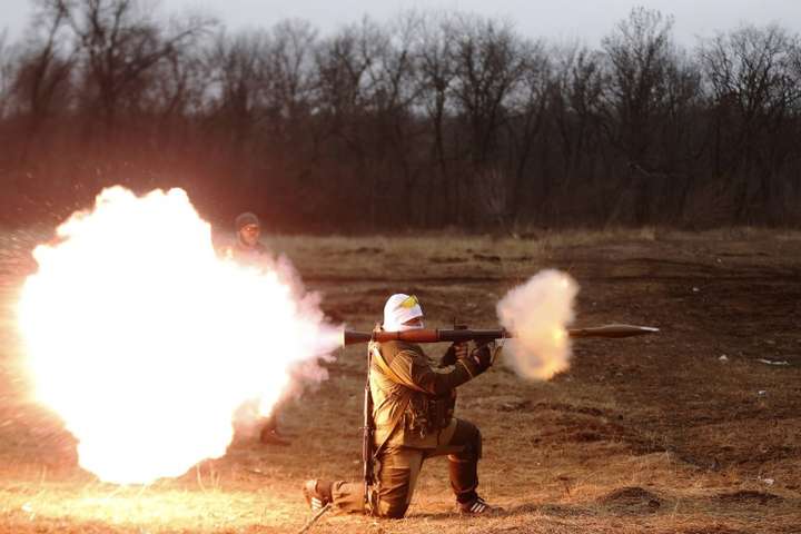 «Різдвяне перемир’я»: окупанти обстріляли українських бійців з гранатометів