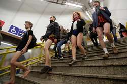 В метро без штанов: Самые яркие фотографии флешмоба
