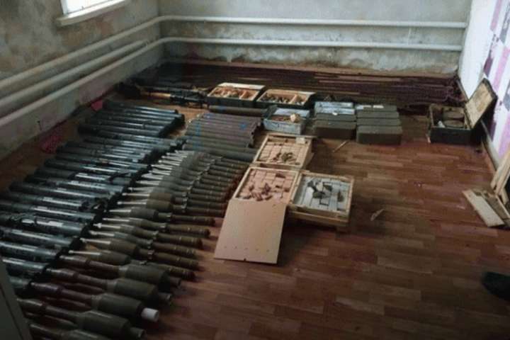 14 тисяч набоїв та 40 гранат: у будинку на Луганщині виявили арсенал боєприпасів