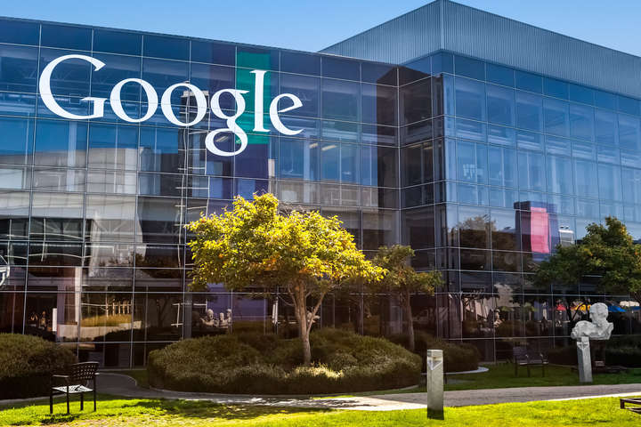 Экс-работник Google подал на компанию в суд за ущемление прав белых мужчин. Кто он и что пошло не так