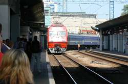 У Києві на вокзалі роздягнули та побили нетверезого подорожанина