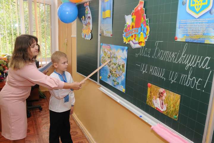 Кабмін хоче підвищити зарплати вчителям на 1,5 тис. грн