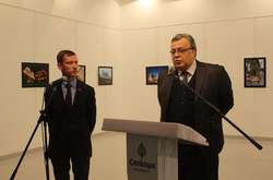 Посол РФ Андрій Карлов на виставці, на якій його вбили